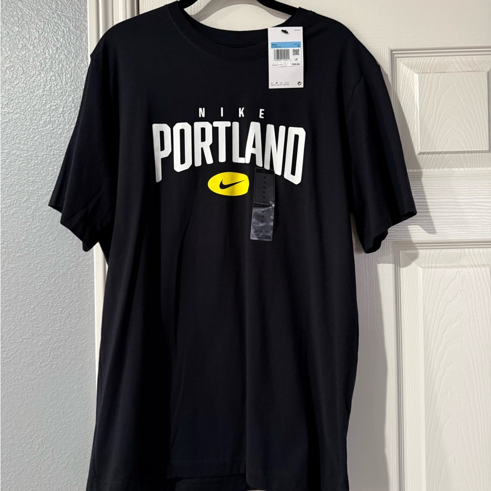 Nike Black and Yellow Short Sleeve Tee